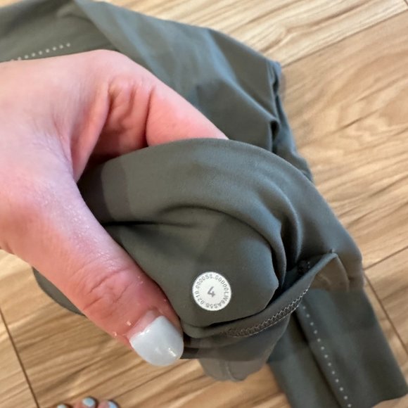 Lululemon Fast & Free 19" Crop Grey Sage Size 4 - Picture 3 of 3